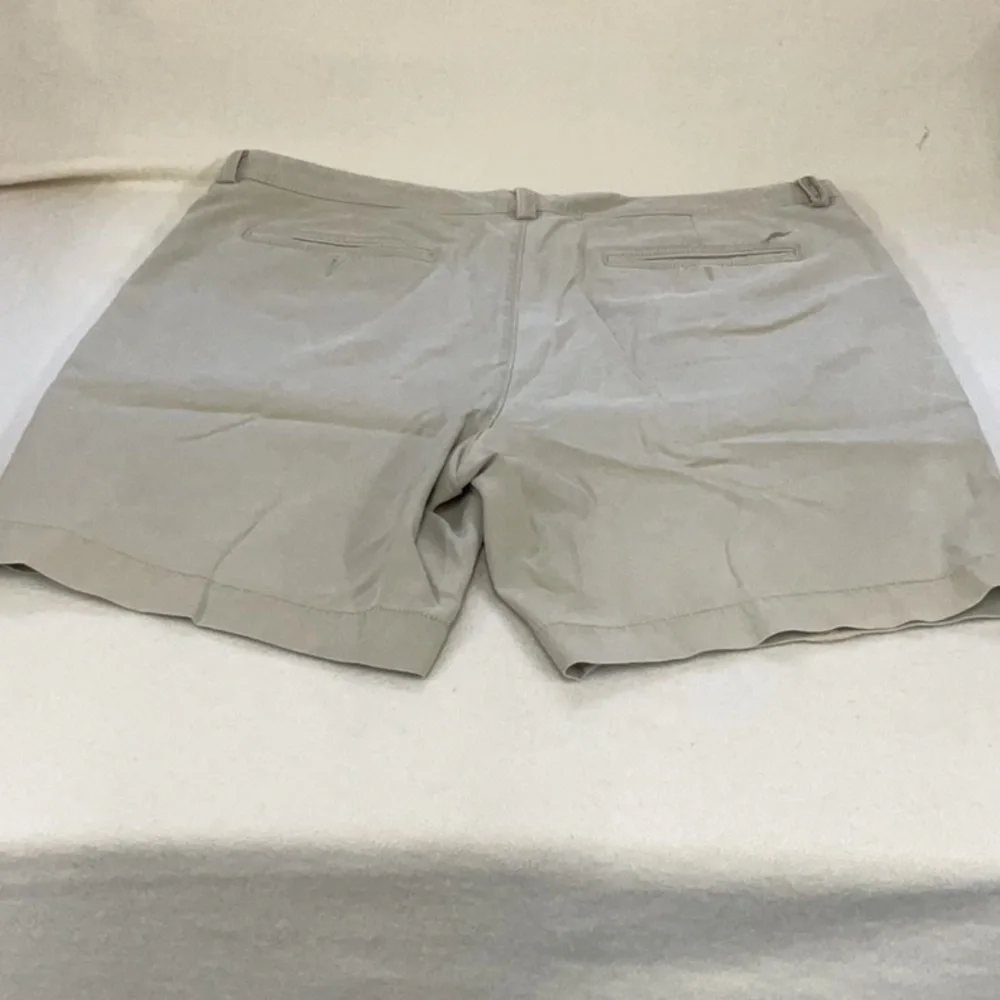 EUC Mens Tommy Bahama khaki shorts